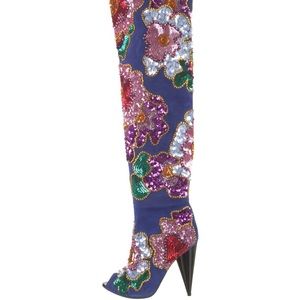 ISO Tom Ford Glitter boots in a 40 or 40.5, 41!! Do not buy im searching for it!
